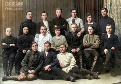 Ячейка РКП(б) оружейно-починочной мастерской Тульского оружейного завода (групповой портрет)