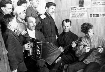 Вечер „коммунистического просвещения“.