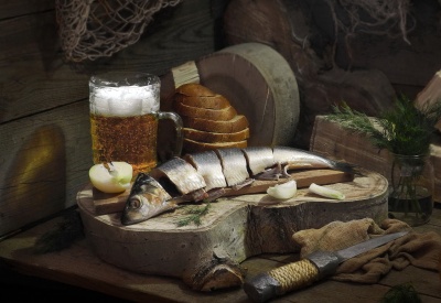 За „живительной влагой“.